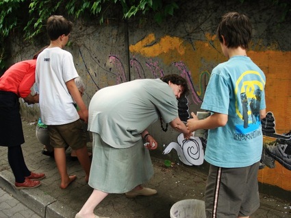 Senior Graffiti Artists Teaching